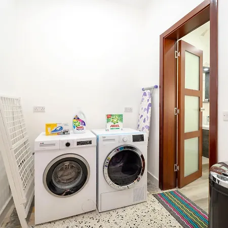 Сasa de vacaciones 3 Bedroom House Of Character In *