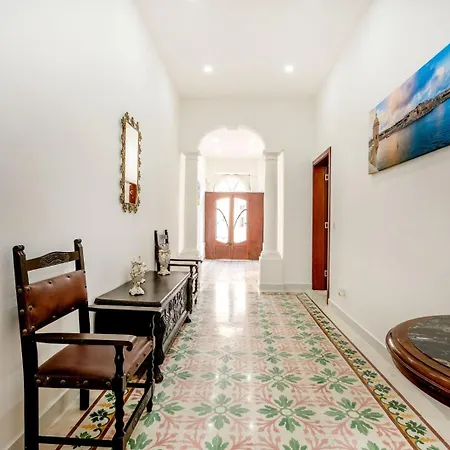 Сasa de vacaciones 3 Bedroom House Of Character In *