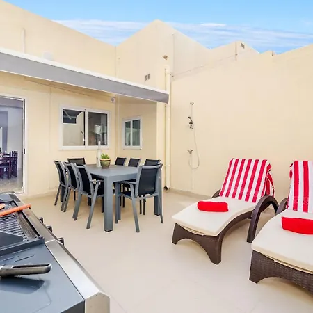Сasa de vacaciones 3 Bedroom House Of Character In