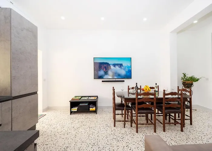 Tatil Evi 3 Bedroom House Of Character In *